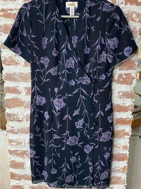 EUC TALBOTS Midi Dress w/Lavender Floral Print and Short Sleeves, Wrap Style
